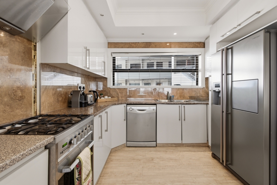 To Let 3 Bedroom Property for Rent in Sea Point Western Cape